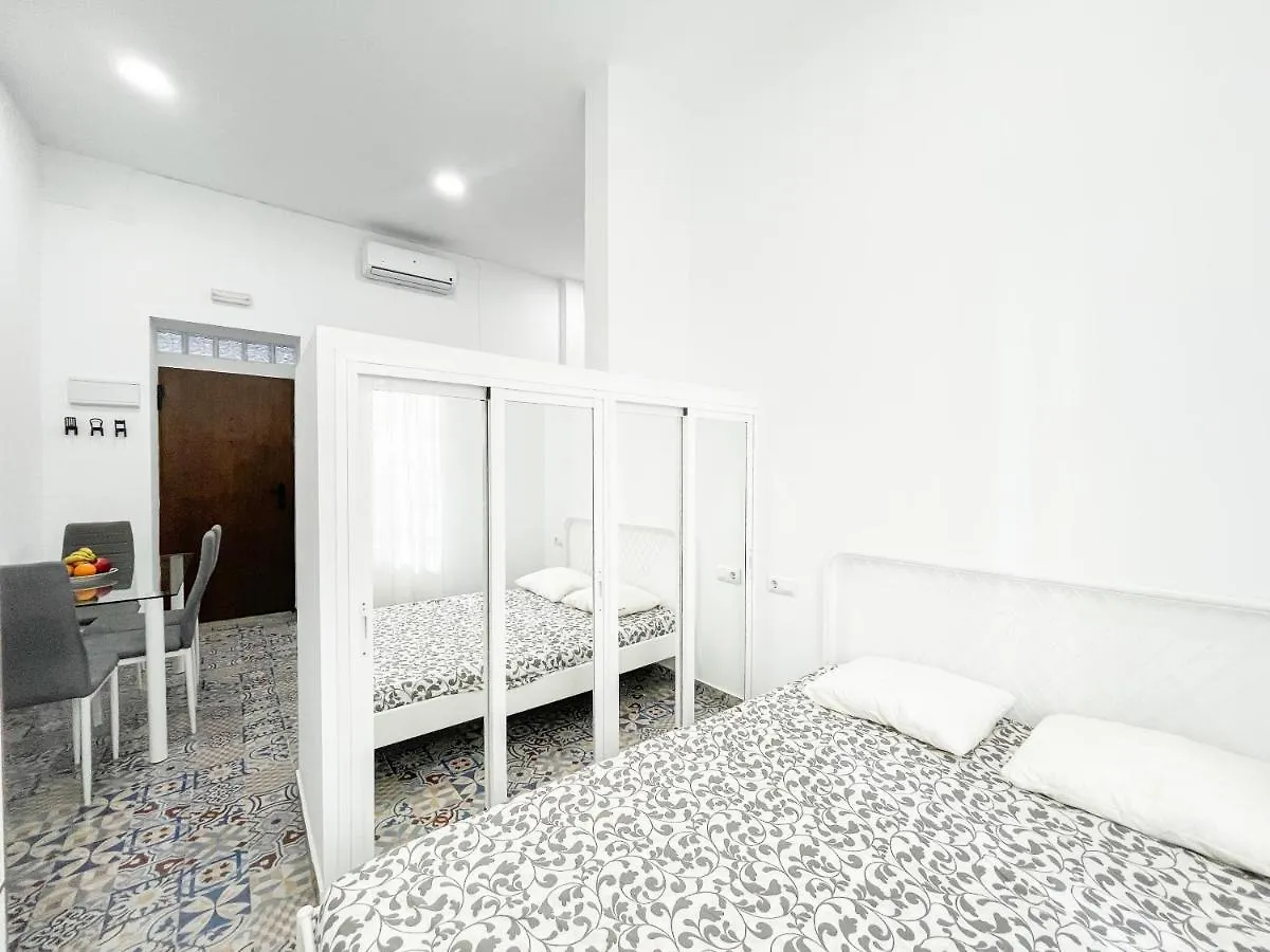 Apartamento Precioso loft en el corazón de triana Sevilla 0*,  España